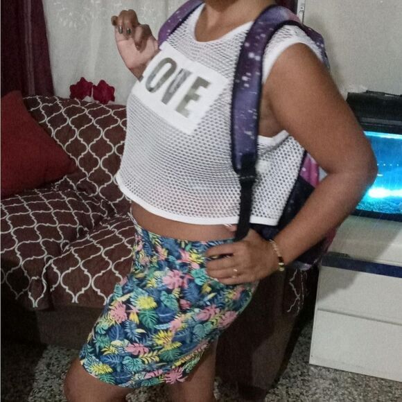 crop top  - Picture 7 of 16